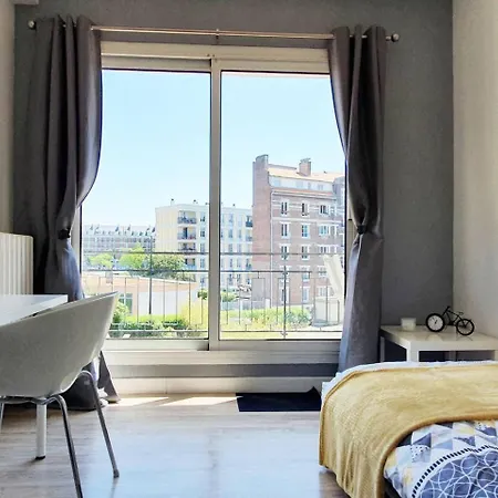 Avec Balcon Hostel